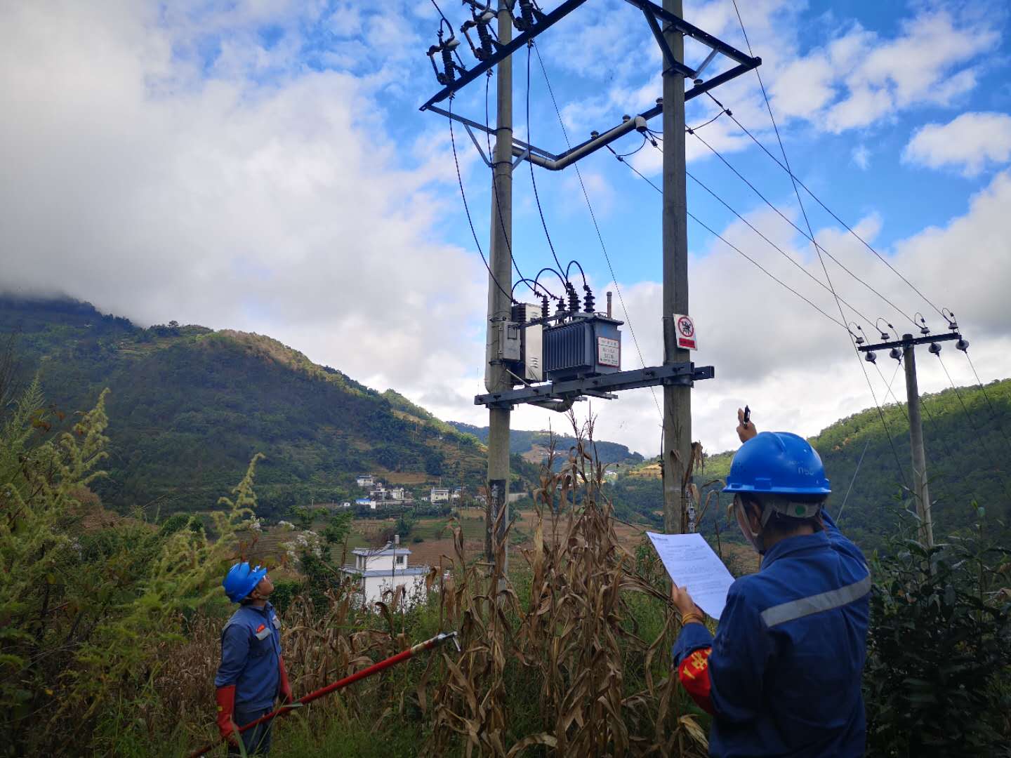 臨滄云縣供電局開展線路維護改造，全面提升供電可靠性